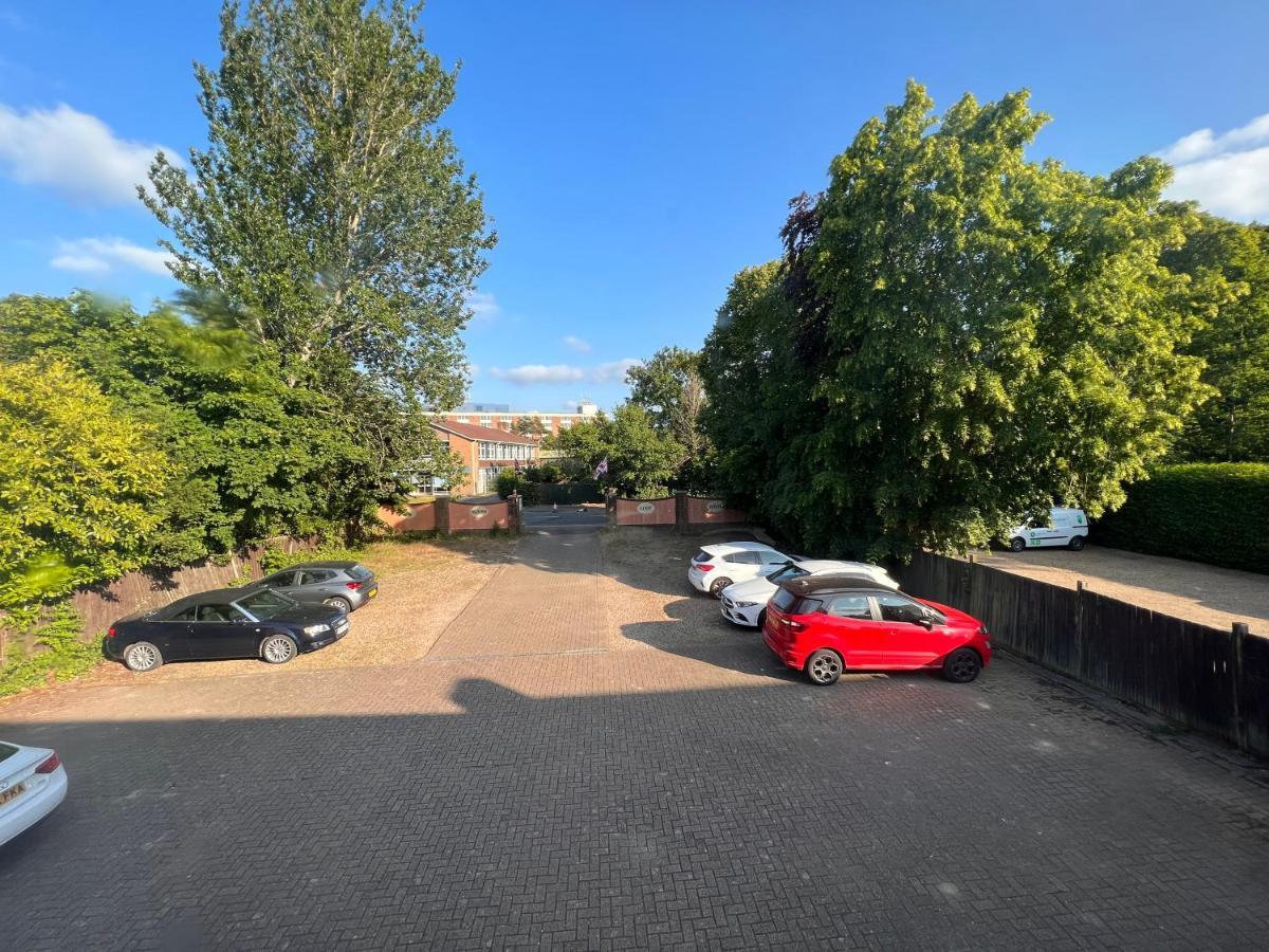 הורלי All Seasons Gatwick Guest House & Parking מראה חיצוני תמונה