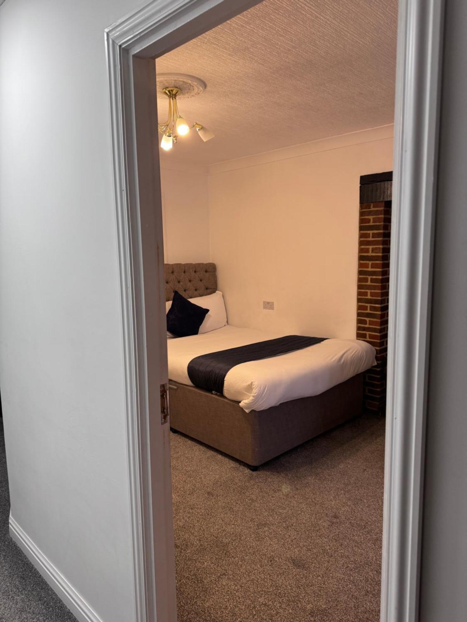 הורלי All Seasons Gatwick Guest House & Parking מראה חיצוני תמונה