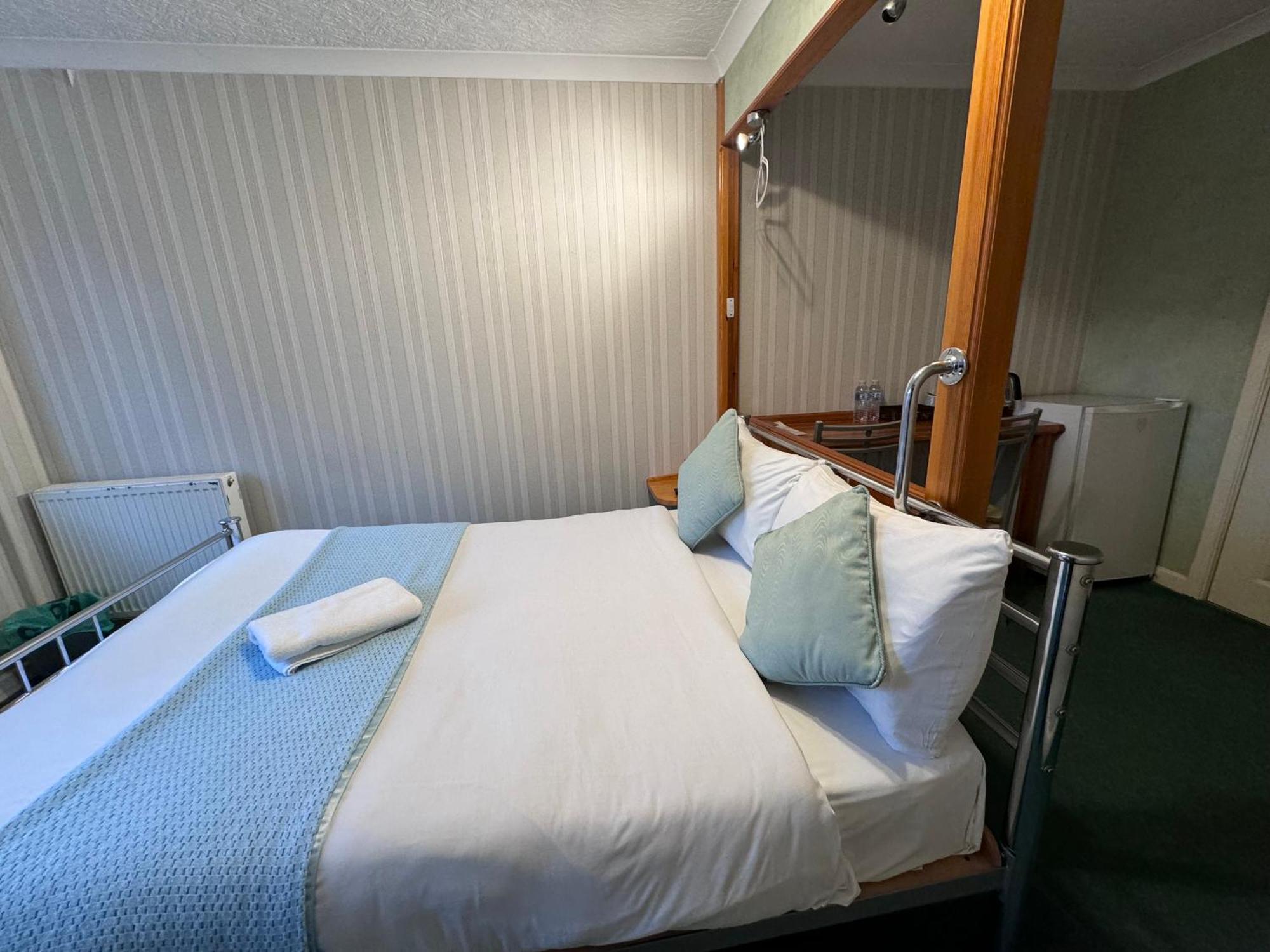 הורלי All Seasons Gatwick Guest House & Parking מראה חיצוני תמונה