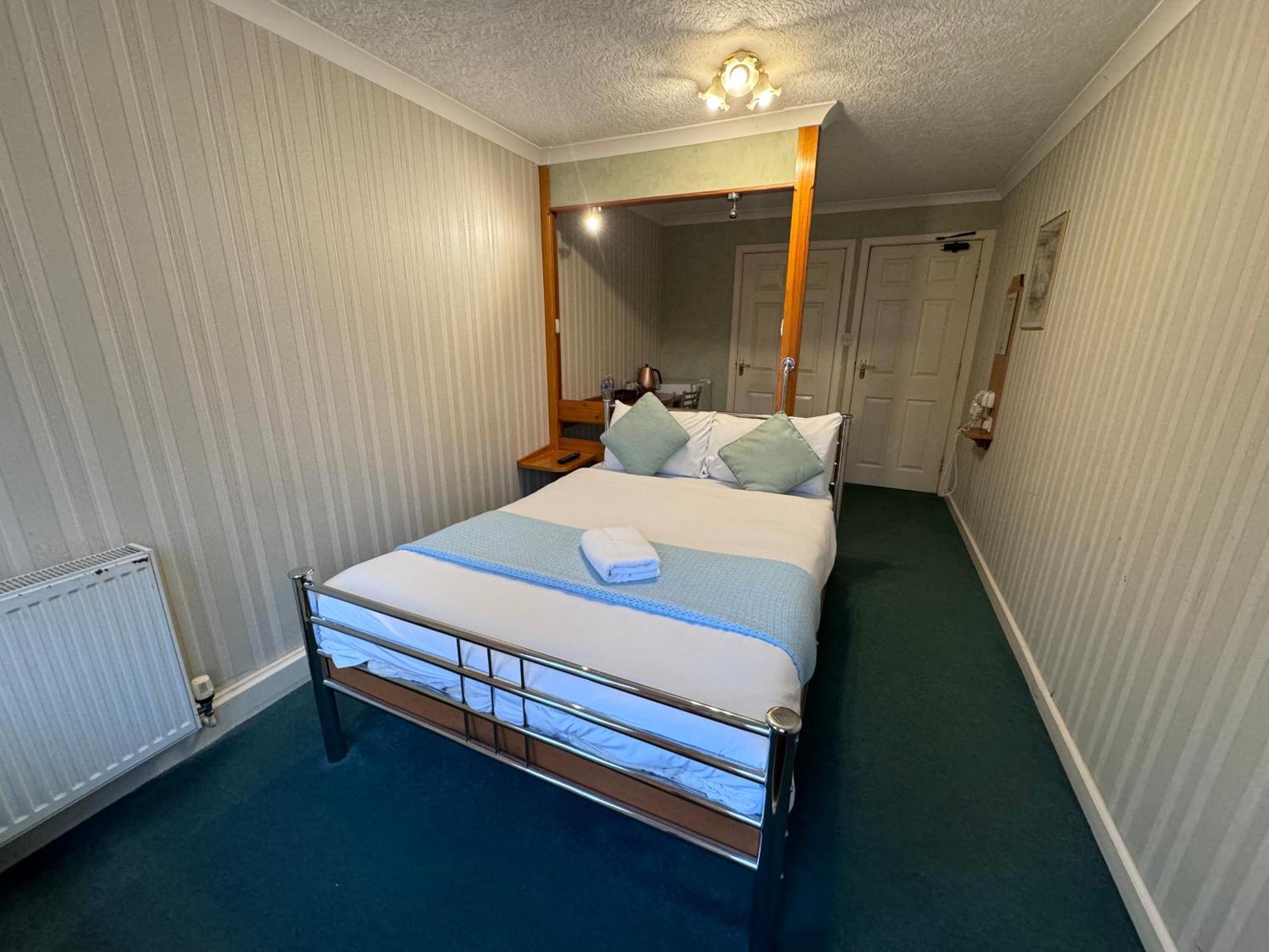 הורלי All Seasons Gatwick Guest House & Parking מראה חיצוני תמונה