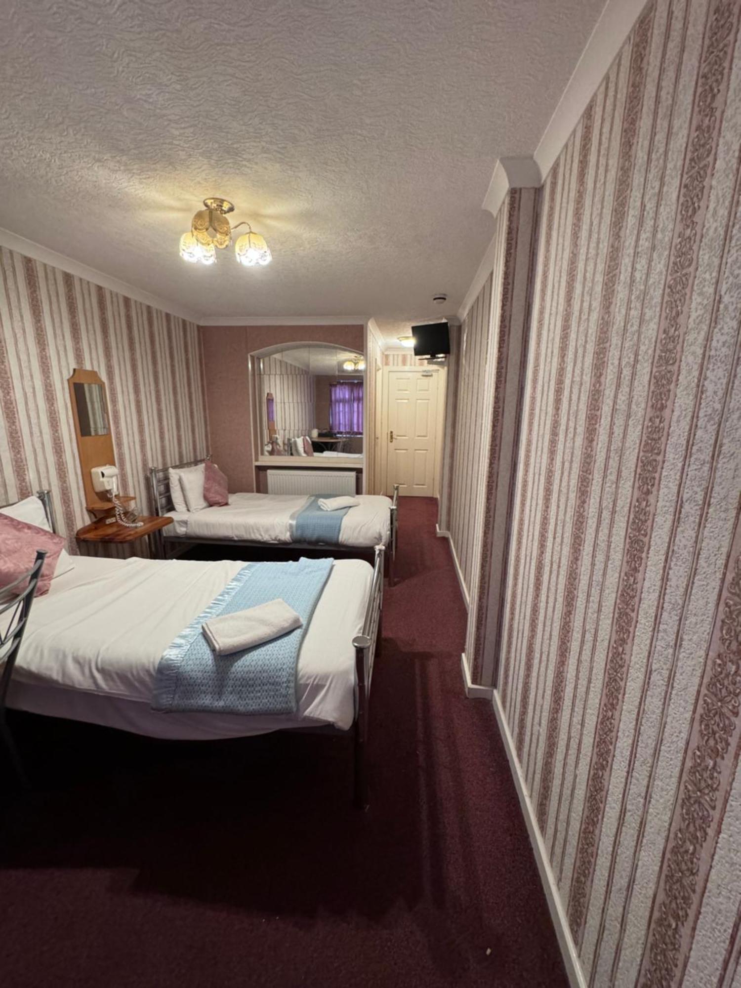 הורלי All Seasons Gatwick Guest House & Parking מראה חיצוני תמונה
