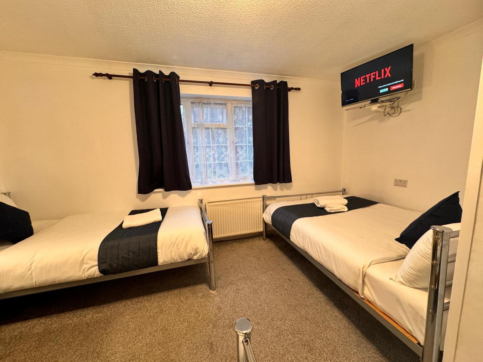 הורלי All Seasons Gatwick Guest House & Parking מראה חיצוני תמונה