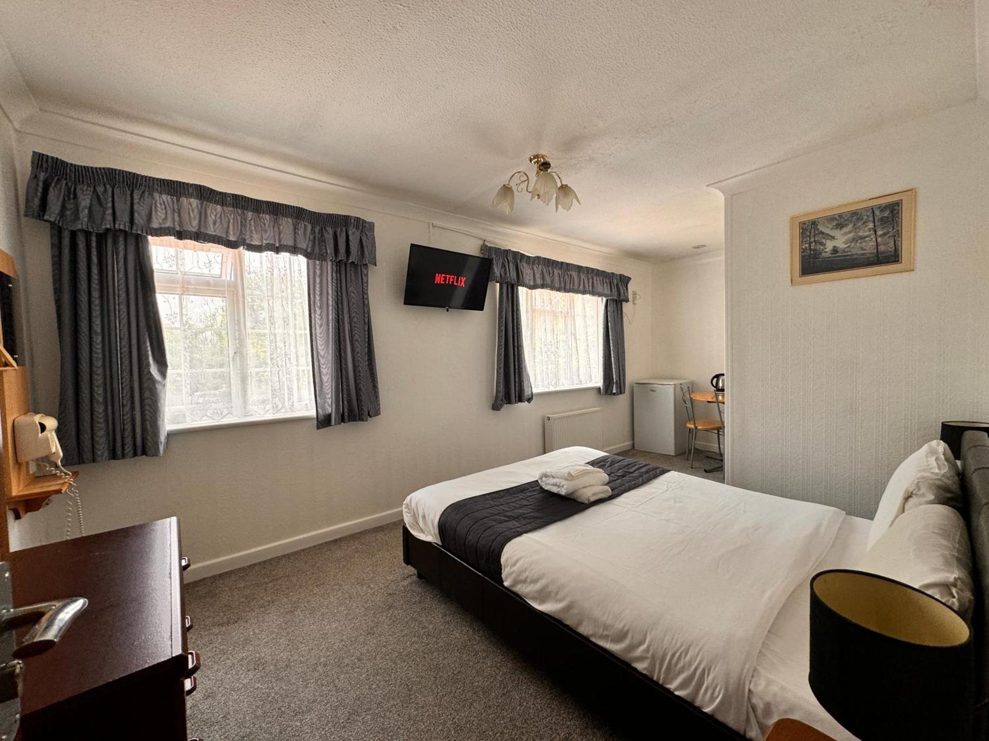 הורלי All Seasons Gatwick Guest House & Parking מראה חיצוני תמונה