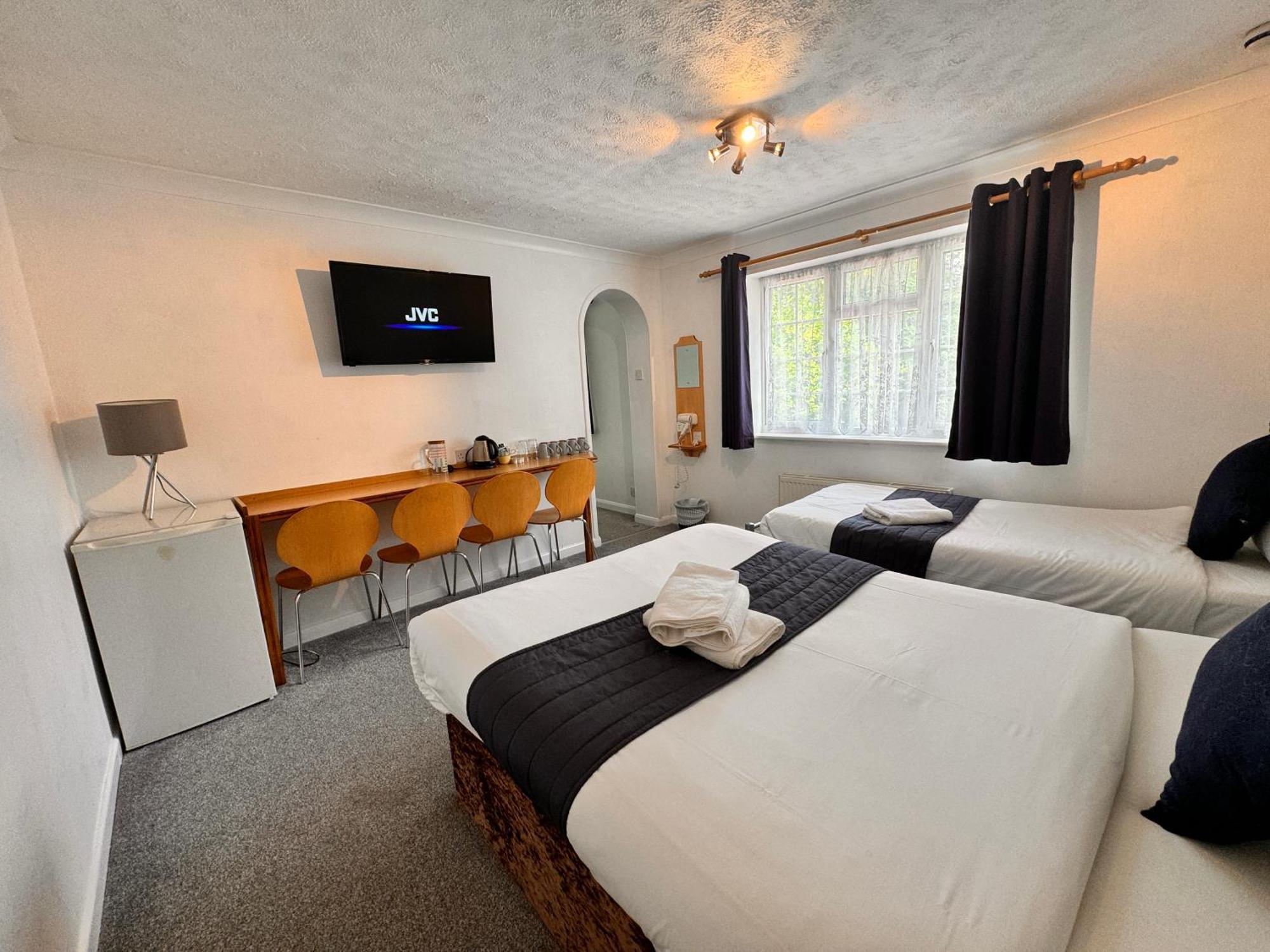 הורלי All Seasons Gatwick Guest House & Parking מראה חיצוני תמונה