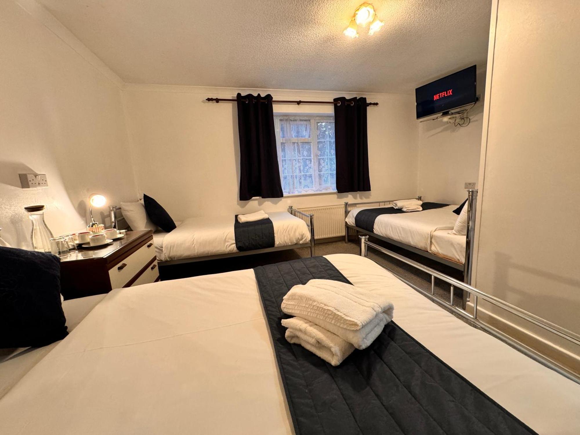 הורלי All Seasons Gatwick Guest House & Parking מראה חיצוני תמונה