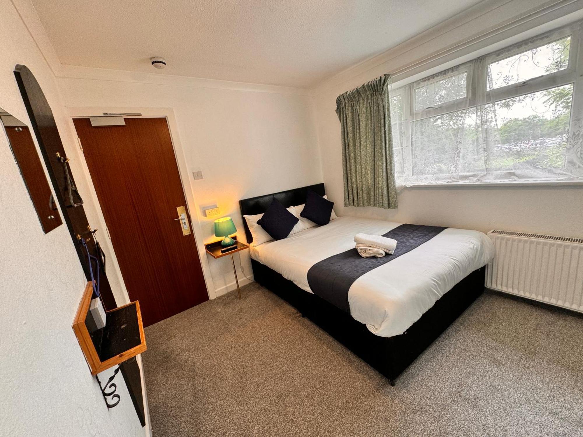 הורלי All Seasons Gatwick Guest House & Parking מראה חיצוני תמונה
