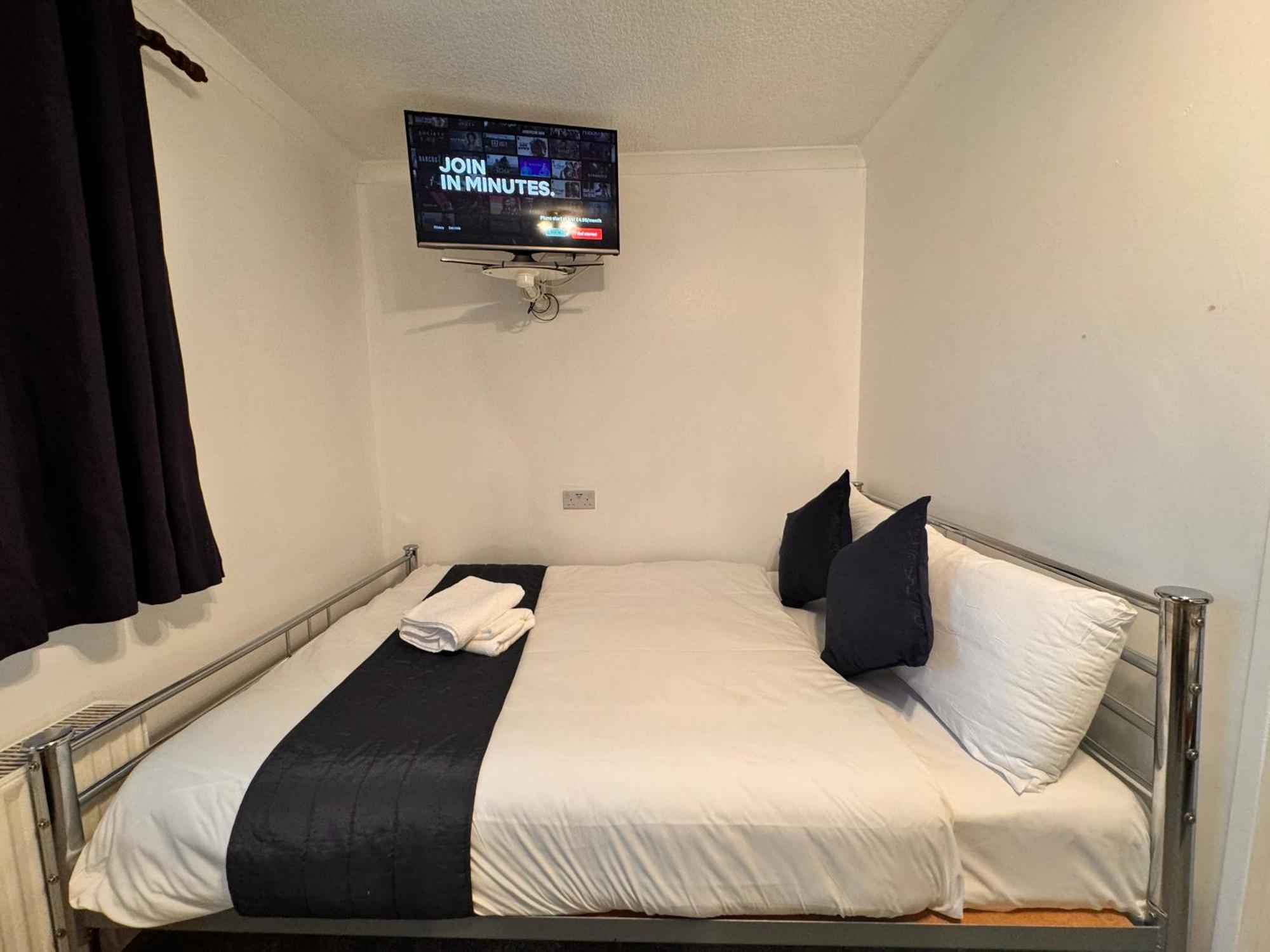הורלי All Seasons Gatwick Guest House & Parking מראה חיצוני תמונה