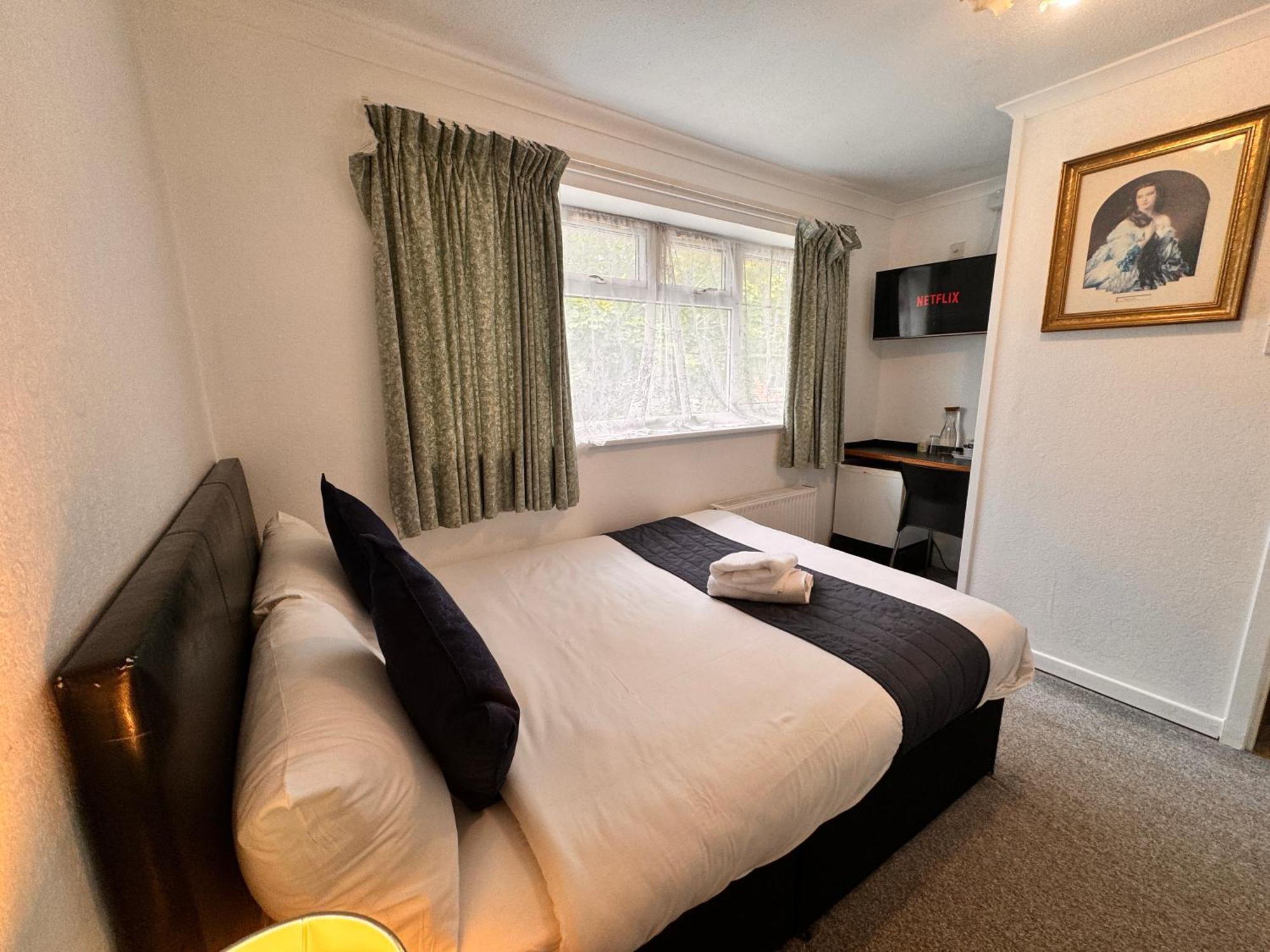 הורלי All Seasons Gatwick Guest House & Parking מראה חיצוני תמונה