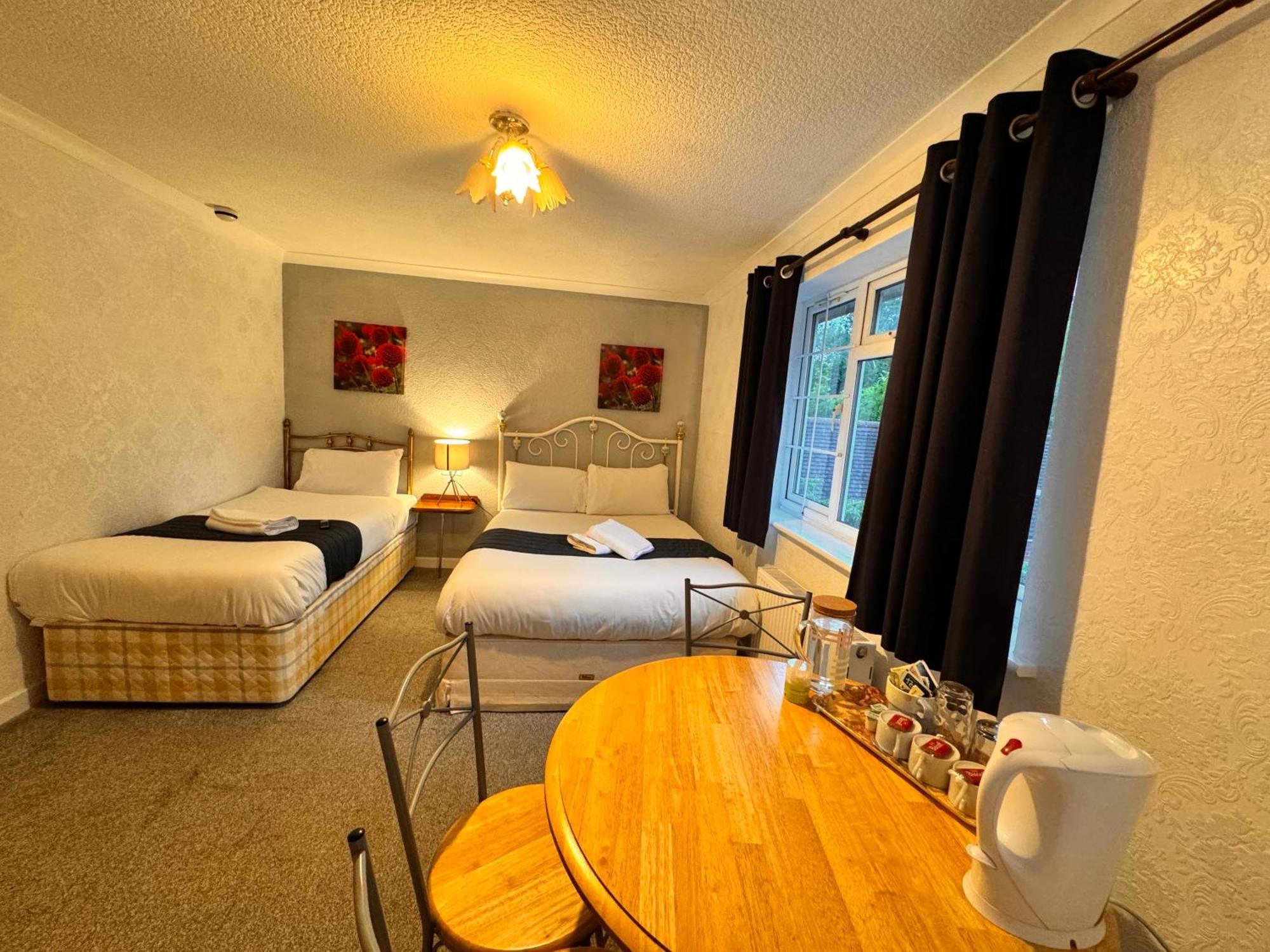 הורלי All Seasons Gatwick Guest House & Parking מראה חיצוני תמונה