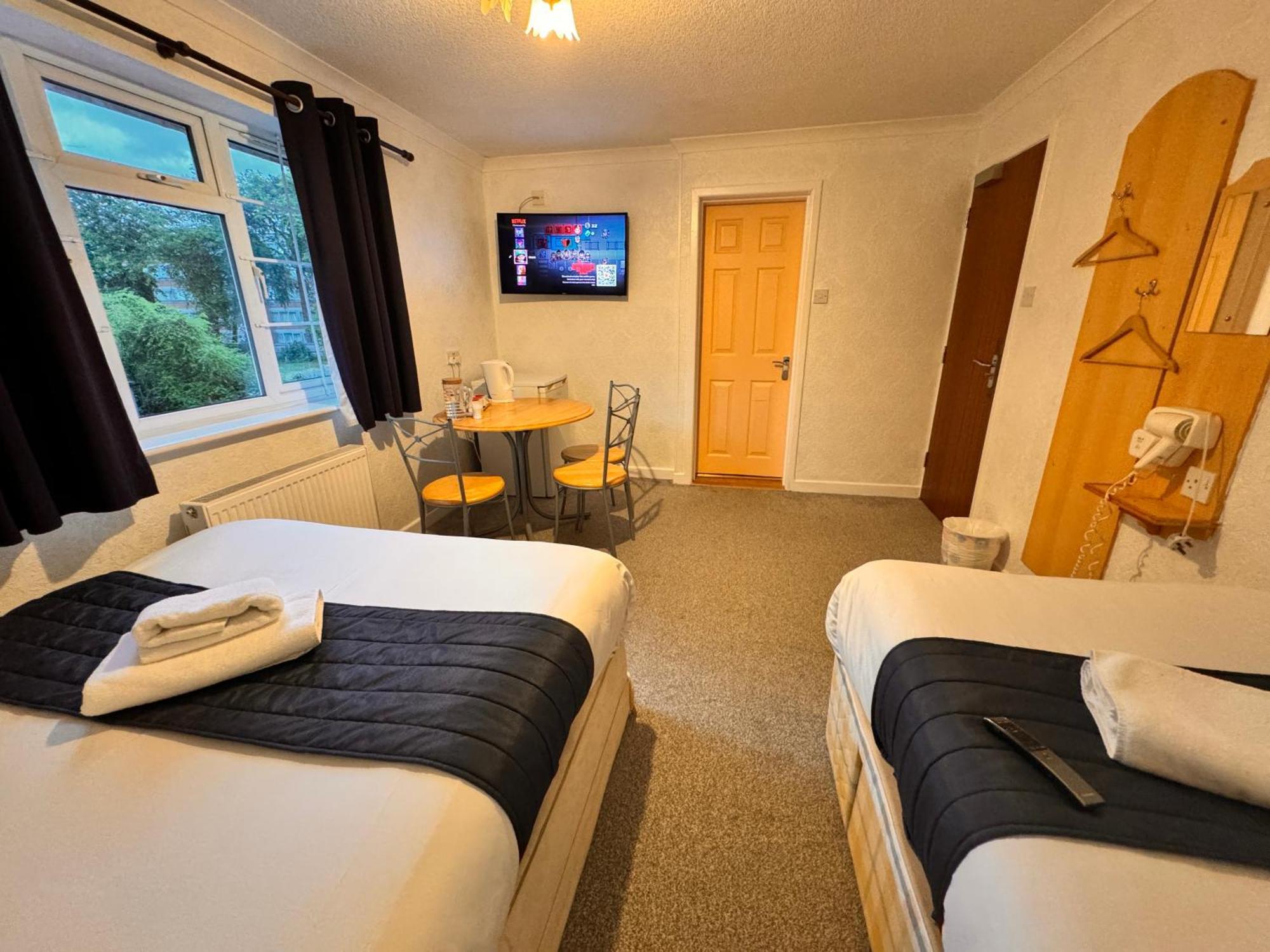 הורלי All Seasons Gatwick Guest House & Parking מראה חיצוני תמונה
