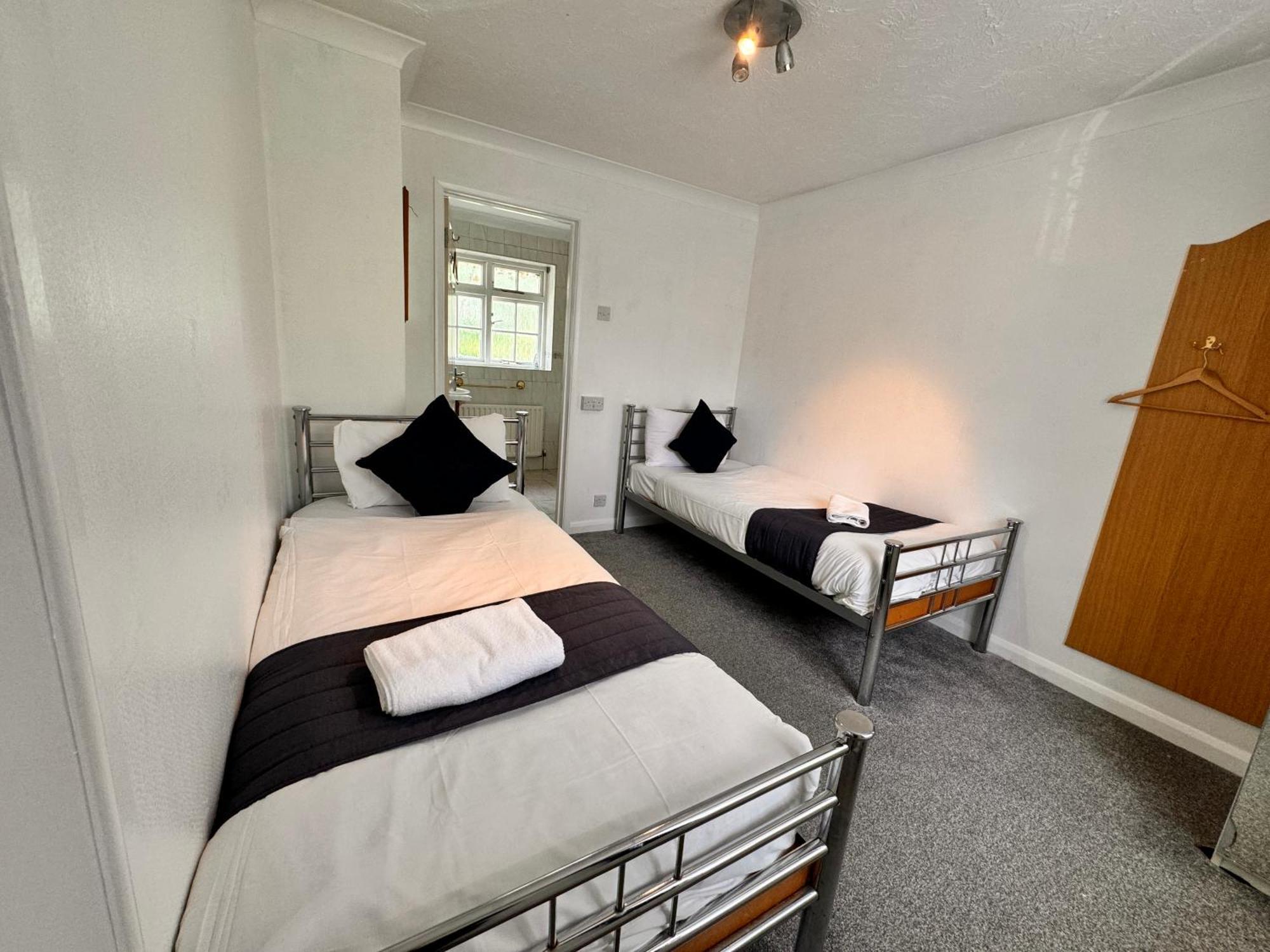 הורלי All Seasons Gatwick Guest House & Parking מראה חיצוני תמונה