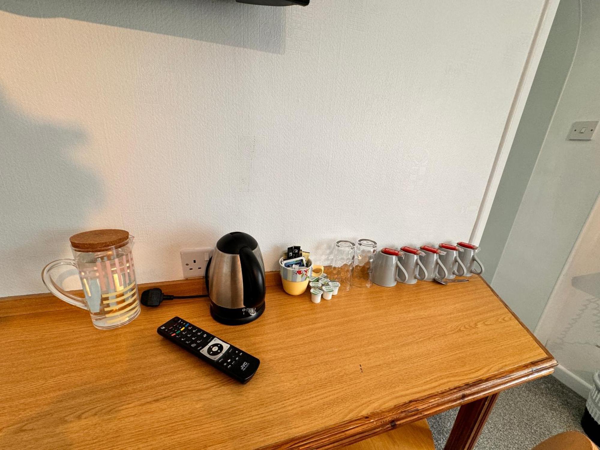 הורלי All Seasons Gatwick Guest House & Parking מראה חיצוני תמונה