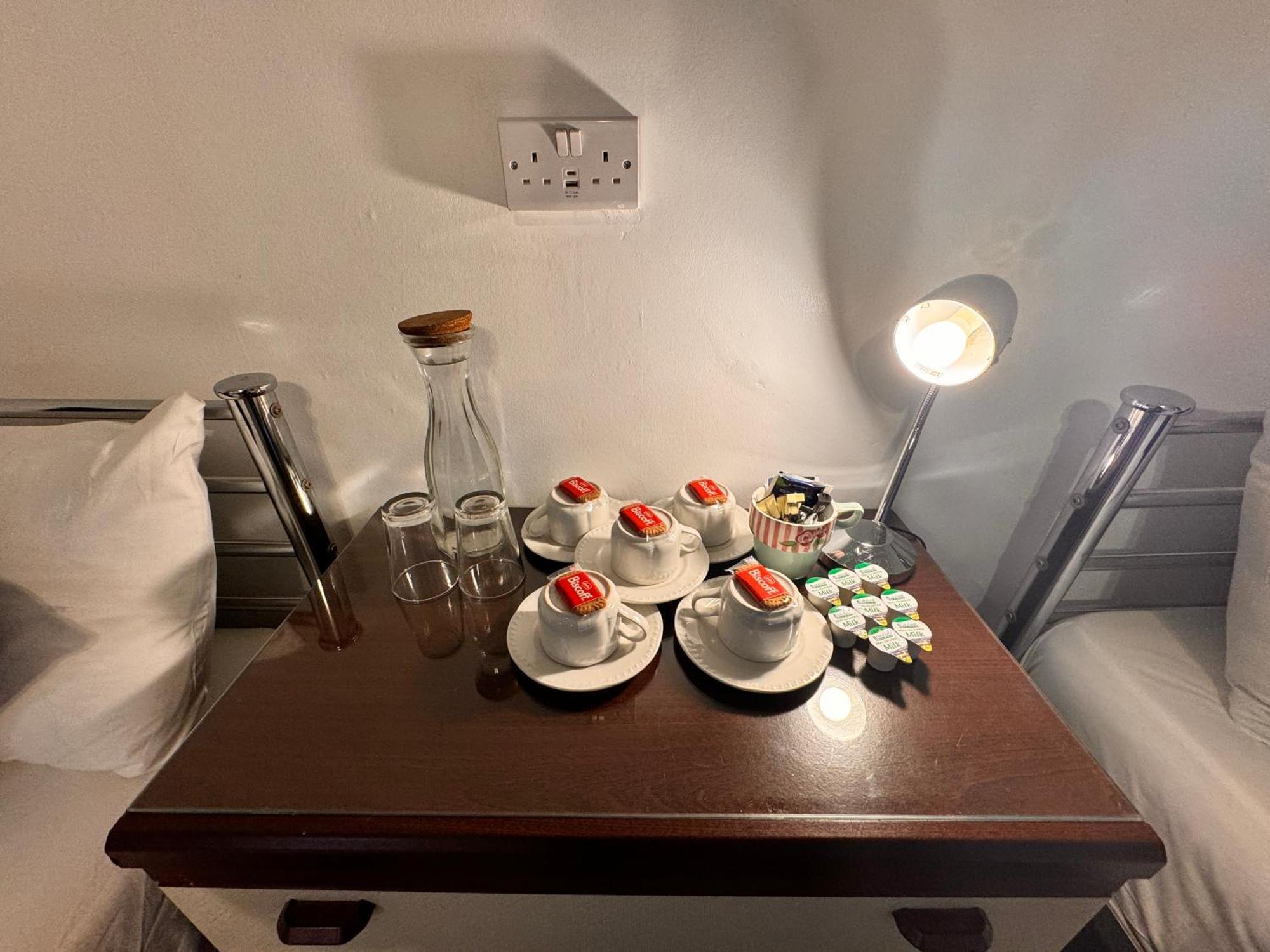הורלי All Seasons Gatwick Guest House & Parking מראה חיצוני תמונה