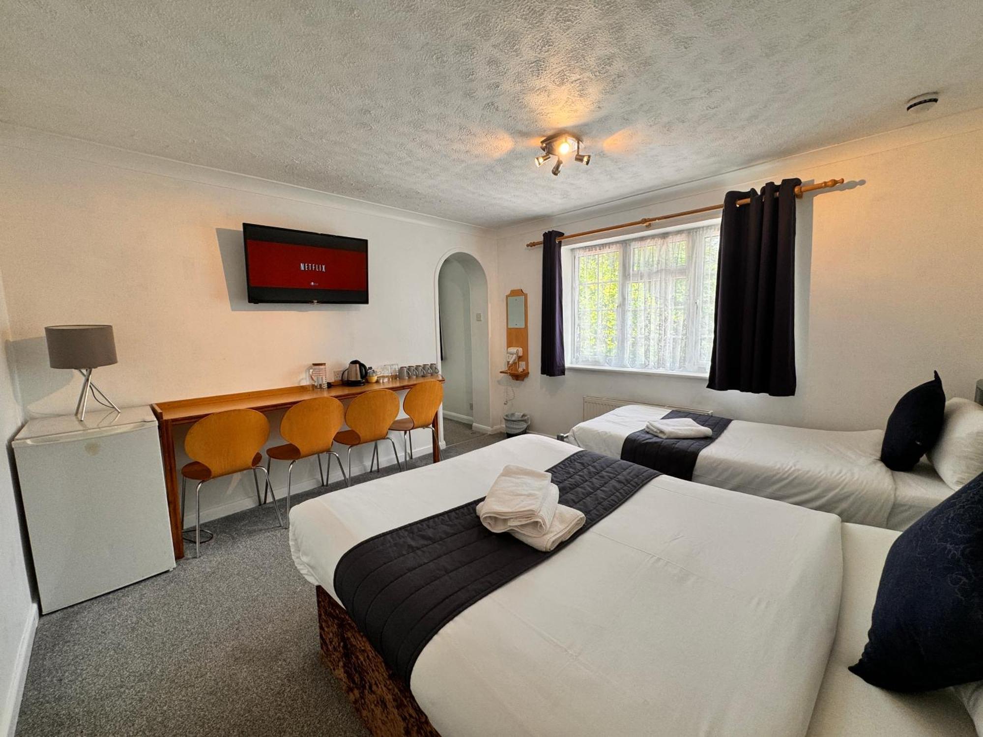 הורלי All Seasons Gatwick Guest House & Parking מראה חיצוני תמונה