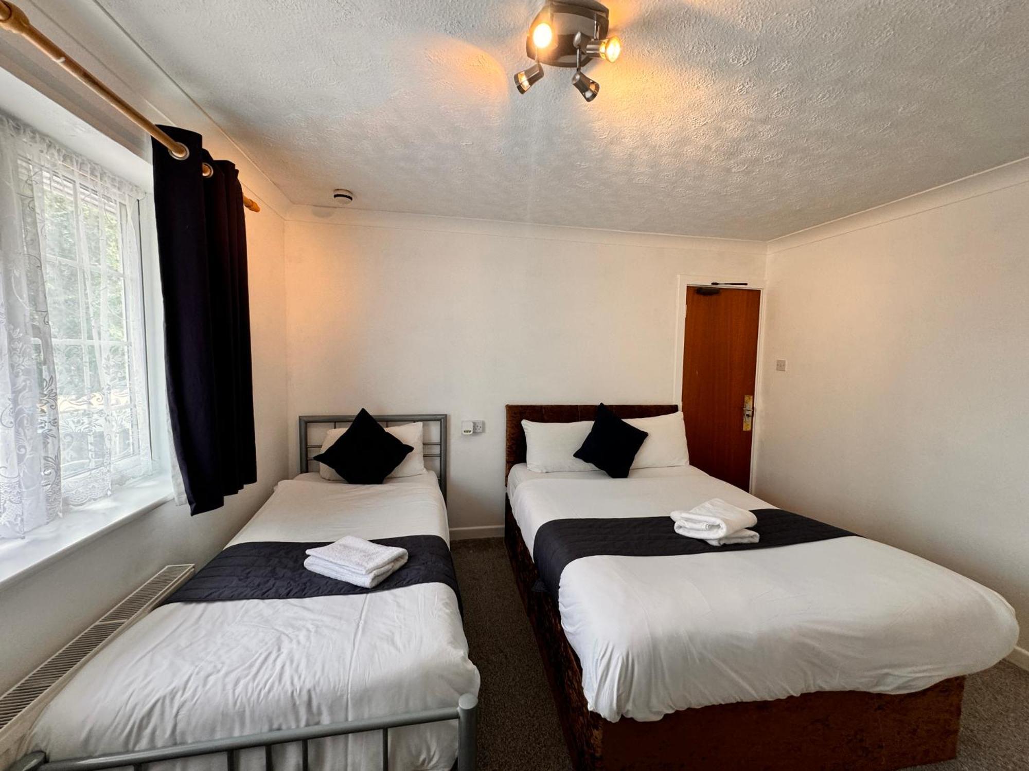 הורלי All Seasons Gatwick Guest House & Parking מראה חיצוני תמונה